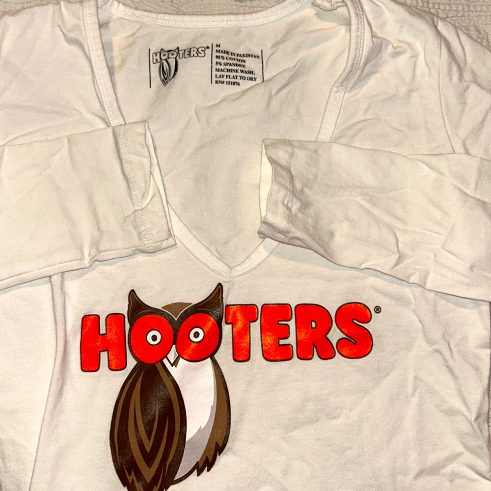 Med long sleeve hooters top!